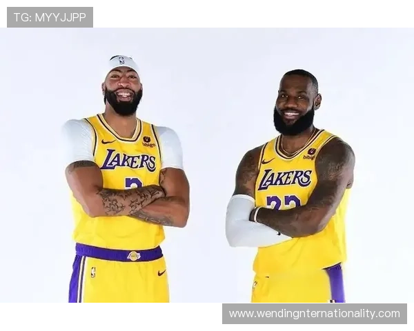 湖人队签约新援提升阵容深度 詹姆斯与浓眉携手再战季后赛