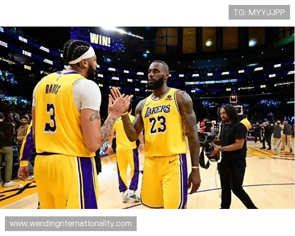 湖人新赛季阵容震撼揭晓詹姆斯能否再创辉煌备受期待