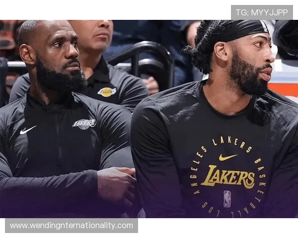 詹姆斯伤情更新带动湖人季后赛前景悬念，西部强队竞争日益激烈